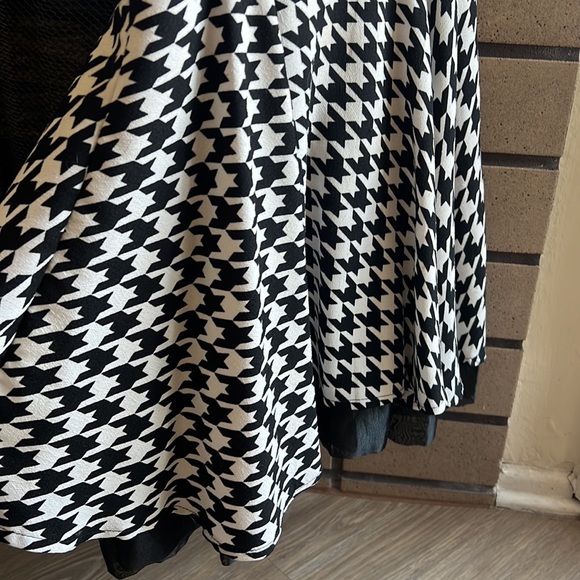 Houndstooth Vintage Dress - Picture 3 of 4